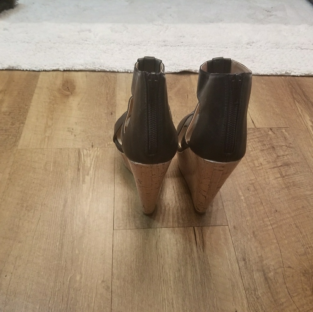 6 inch comfy black n gold zip up in back wedges, - Picture 3 of 3
